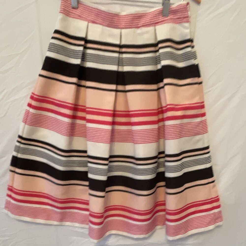 Petite Sophisticate Skirt Multi-Color Floral Print, 100% Silk, Size 4, Casual